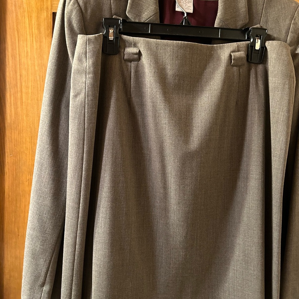 Jones New York 2 Piece Skirt Suit, Size 12 🍎 - Picture 4 of 7